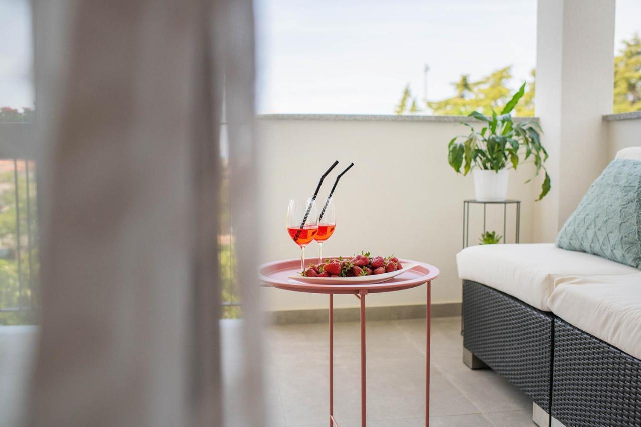 Apartment Aura Poreč Dış mekan fotoğraf